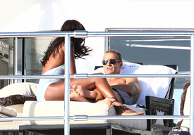 Naomi_Campbell_in_a_swimsuit_08.jpg
