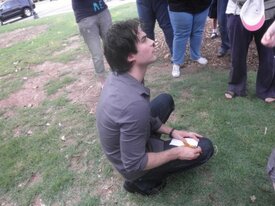 Ian-on-set-TVD-ian-somerhalder-14901421-500-375.jpg