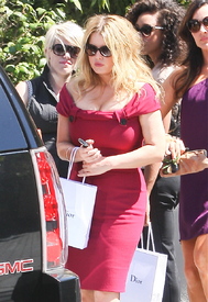 07980_Preppie_Jessica_Simpson_leaving_a_restaurant_in_Hollywood_1_122_512lo.jpg