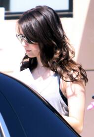 332P01ZCTG_Emma_Roberts005.jpg