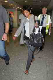 Halle Berry @ Heathrow Airport 8-30-2010 x3 (1).jpg