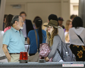 rachel-bilson-lax-airport-grandpa-bruce-pillow-08.jpg