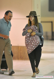 rachel-bilson-lax-airport-grandpa-bruce-pillow-11.jpg