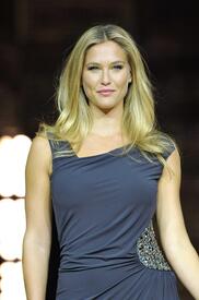 Celebutopia_NET.Bar_Refaeli_@__the_Liverpool_Fashion_Fashion_Fest_in_Mexico.08_27_2010.HQ.13.jpg