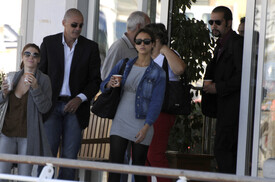 67489_Preppie_Jessica_Alba_arrivin_in_Venice_for_the_film_festival_13_122_810lo.jpg