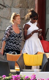 NaomiCampbellonHolidayinSardinia23.8.2010_01.jpg