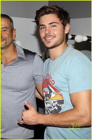 zac-efron-vanessa-hudgens-memphis-broadway-02.jpg