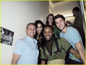 zac-efron-vanessa-hudgens-memphis-broadway-03.jpg