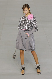 Chanel_Spring_2006_-zb7kvx_F5_OTx_1.jpg