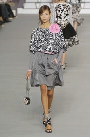 Chanel_Spring_2006_c_AXq_ECm_F8_Zx_1.jpg