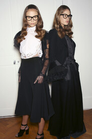 Givenchy_Spring_2006_Zr_Up_OHMB_7xx_1.jpg