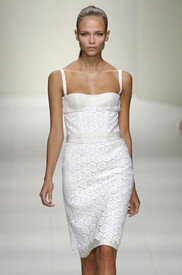 La_Perla_Spring_2006_0_VRMSVQw1e_Fx_1.jpg