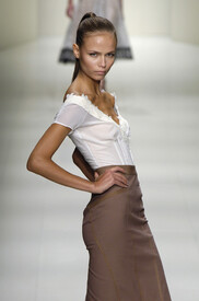 La_Perla_Spring_2006_p_DYZxnwkx_Stx_1.jpg