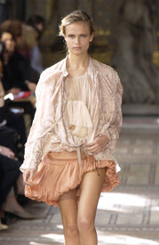 Anne_Valerie_Hash_Fall_2005_Si0_BUDrim8zx_1.jpg