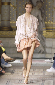 Anne_Valerie_Hash_Fall_2005_h9_UYyx774_Kgx_1.jpg