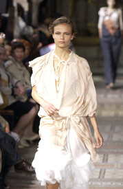 Anne_Valerie_Hash_Fall_2005_j_IFdr_W28_T5_Wx_1.jpg