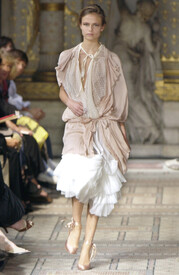 Anne_Valerie_Hash_Fall_2005_-_MWtlumvo_AEx_1.jpg