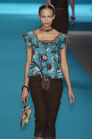 Cacharel_Spring_2005_HRv_XEVl_GDg_Mx_1.jpg
