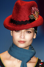 Cacharel_Fall_2005_Details_Y5_ZTuy_OO0j_Nx_1.jpg