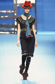 Cacharel_Fall_2005_t90qeh0_Yl_Xrx_1.jpg