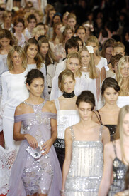 Chanel_Spring_2005_8o_L-wk_Ft_P6gx_1.jpg