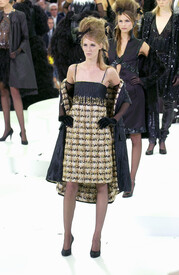 Chanel_Fall_2005_-08_T7v_KJJupx_1.jpg