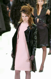 Chanel_Fall_2005_alhv_J3l6k8_Ux_1.jpg