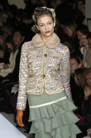 Moschino_Fall_2004_7ae1_De94_Yv_Sx_1.jpg