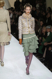 Moschino_Fall_2004_R87_U9z7_R0_Qfx_1.jpg