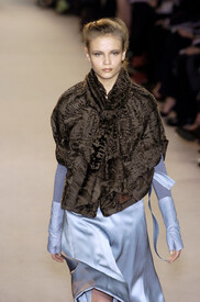 Nina_Ricci_Fall_2004_Ov_MMS63_Tq_ux_1.jpg