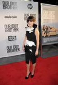 th_ZooeyDeschanel_OurIdiotBrotherpremiere_Hollywood_160811_535.jpg