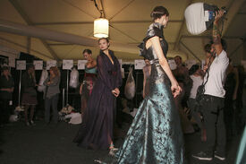 Carolina_Herrera_Fall_2011_Backstage_cp_PLFavjzs_J.jpg