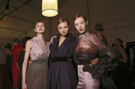 Carolina_Herrera_Fall_2011_Backstage_dr_RAFpmtvw_J.jpg