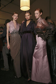 Carolina_Herrera_Fall_2011_Backstage_y55_Ez_RDAZb_I.jpg