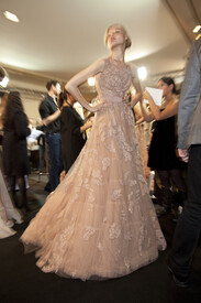 Elie_Saab_Spring_2011_Backstage_r_9_R_DTVmgfl.jpg