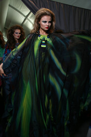 Christian_Dior_Fall_2011_Backstage_Ir_UWc_JEK951l.jpg