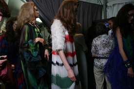 Christian_Dior_Fall_2011_Backstage_SCCj_MVVB-j_Zl.jpg