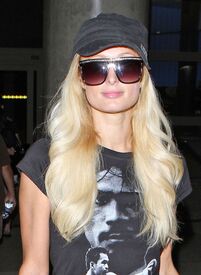 CU-Paris_Hilton_arriving_at_LAX-01.JPG.jpg