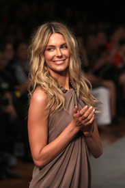 1JenniferHawkins_fr_00_25_.jpg