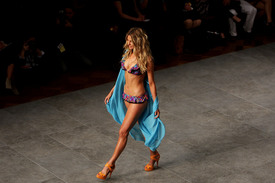 1JenniferHawkins_fr_00_26_.jpg