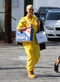 celebrity_paradise.com_TheElder_AmberRose2011_05_05_leavingFredSegalinWestHollywood11.jpg