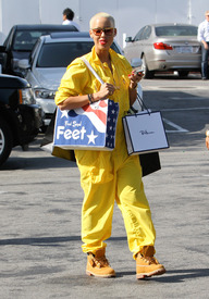 celebrity_paradise.com_TheElder_AmberRose2011_05_05_leavingFredSegalinWestHollywood12.jpg