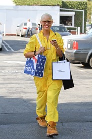 celebrity_paradise.com_TheElder_AmberRose2011_05_05_leavingFredSegalinWestHollywood14.jpg