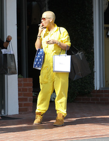 celebrity_paradise.com_TheElder_AmberRose2011_05_05_leavingFredSegalinWestHollywood2.jpg