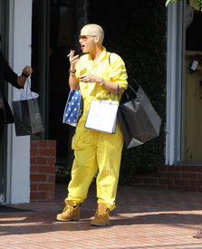 celebrity_paradise.com_TheElder_AmberRose2011_05_05_leavingFredSegalinWestHollywood3.jpg