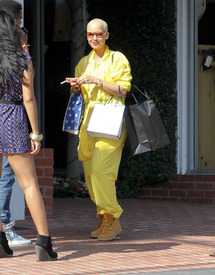 celebrity_paradise.com_TheElder_AmberRose2011_05_05_leavingFredSegalinWestHollywood4.jpg