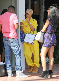 celebrity_paradise.com_TheElder_AmberRose2011_05_05_leavingFredSegalinWestHollywood8.jpg