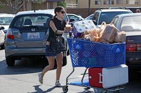 RachelBilson_ShoppingAlbertsonsLA_270811_319.jpg