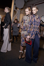 Etro Fall 2011 Backstage LtcjE_C_Ulox.jpg