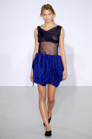 Moon Young Hee Spring 2011 9hyDa3ZxU4kx.jpg